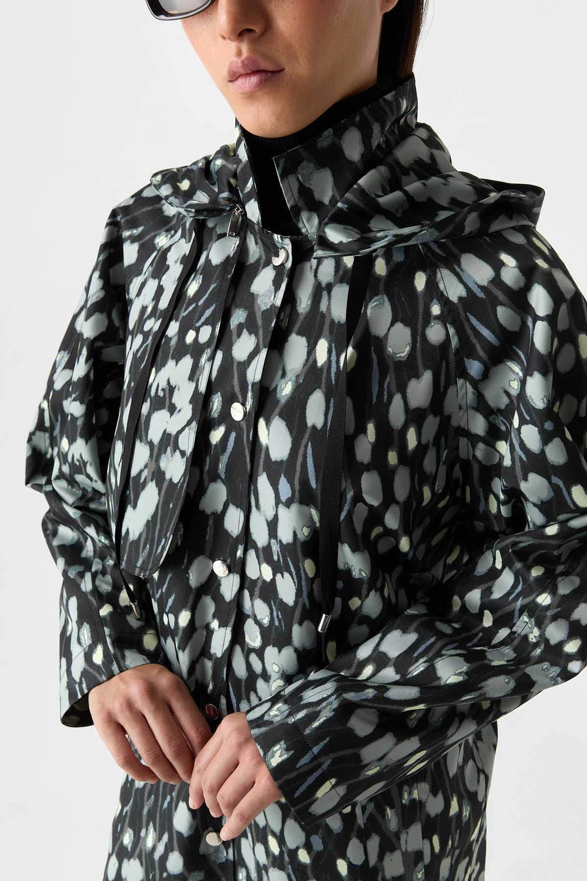 Desenli Kapüşonlu Yağmurluk