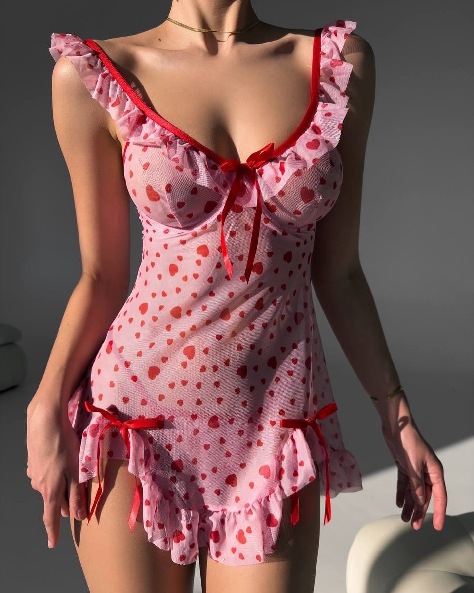 Kalp Desenli Pembe Babydoll Gecelik | Transparan, Fırfır Detaylı, Vücuda Oturan Şık Mini Gecelik