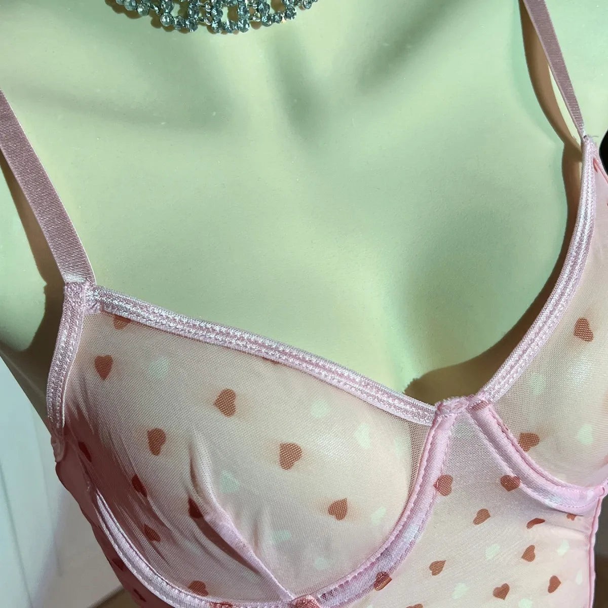 Kalp Desenli Pembe Babydoll Gecelik | Transparan, Fırfır Detaylı, Vücuda Oturan Şık Mini Gecelik