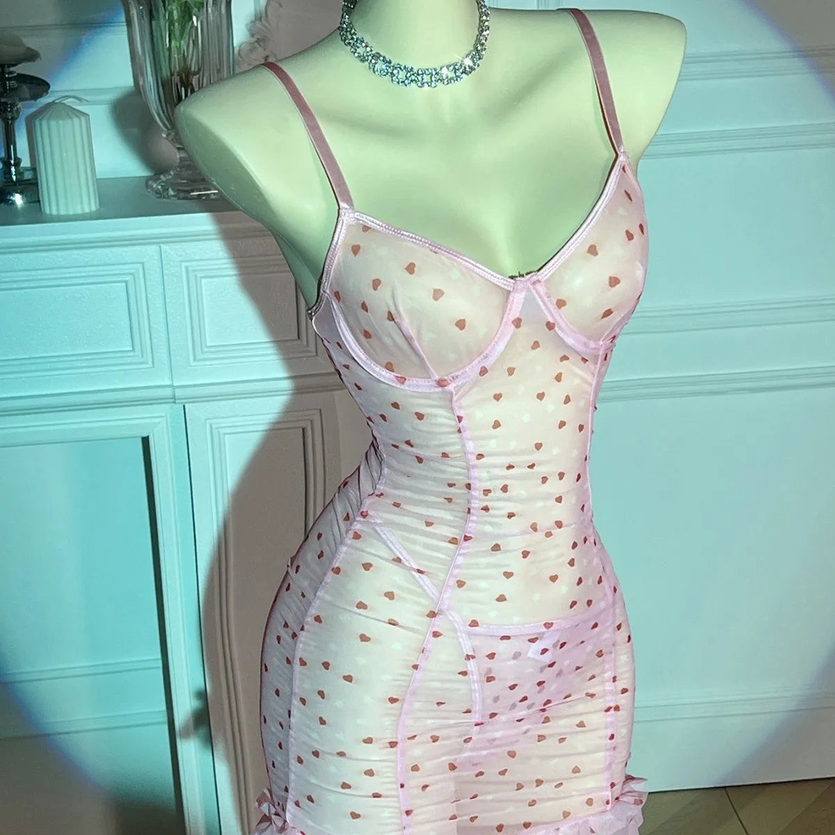 Kalp Desenli Pembe Babydoll Gecelik | Transparan, Fırfır Detaylı, Vücuda Oturan Şık Mini Gecelik