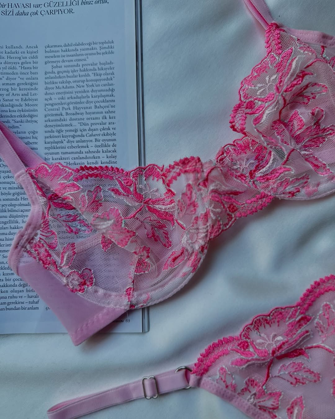 Pembe Düş Nakışlı Lingerie Seti