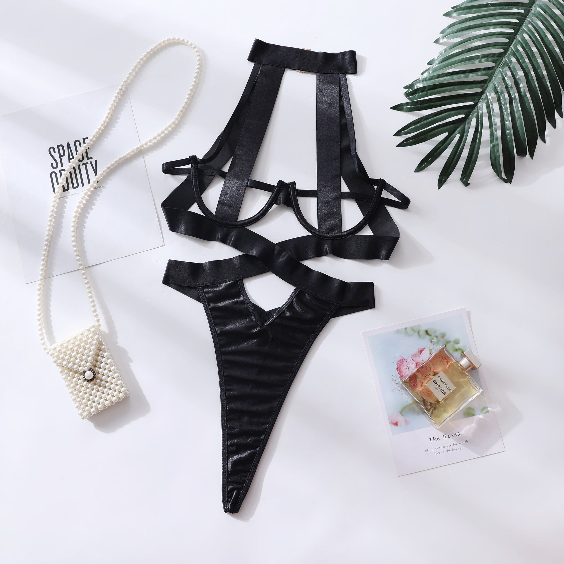 Kadın Saten Görünümlü Derin Dekolteli Strappy Bodysuit | Özel Tasarım Siyah & Kırmızı Renkli Seksi İç Giyim      
