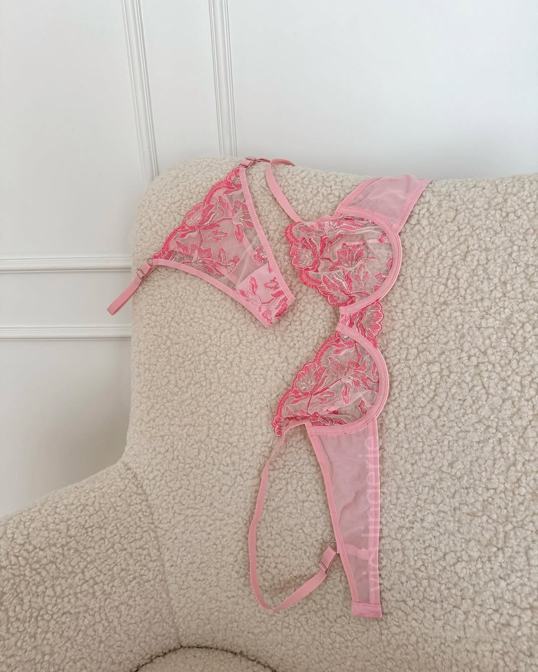 Pembe Düş Nakışlı Lingerie Seti