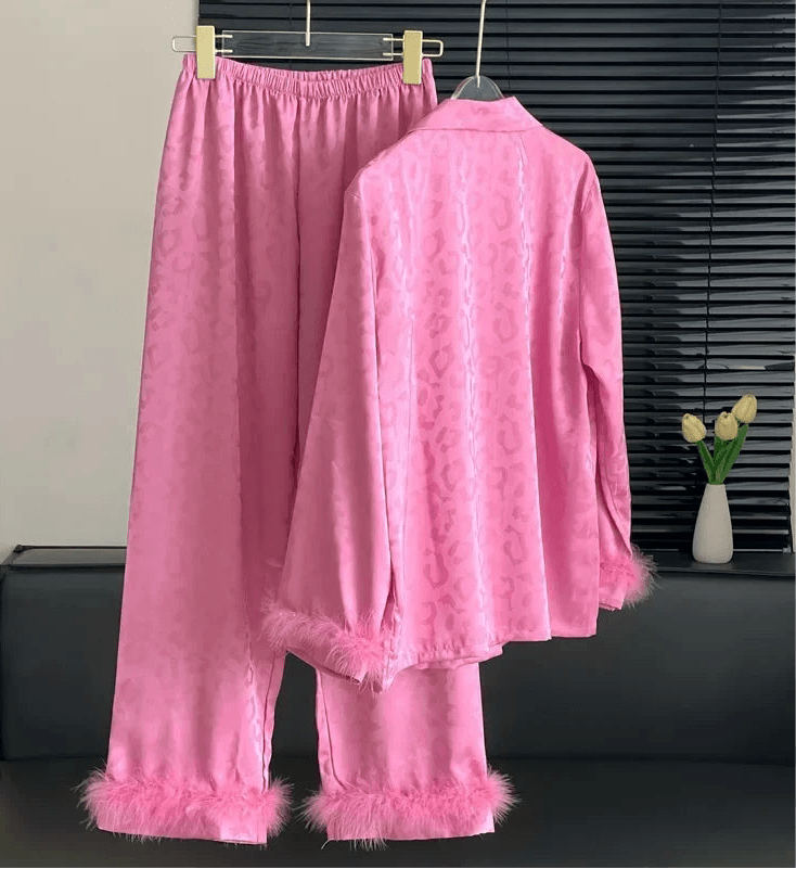 Kadın Saten Pijama Takımı | Tüylü Kol ve Paça Detaylı, Şık ve Rahat Uyku Seti