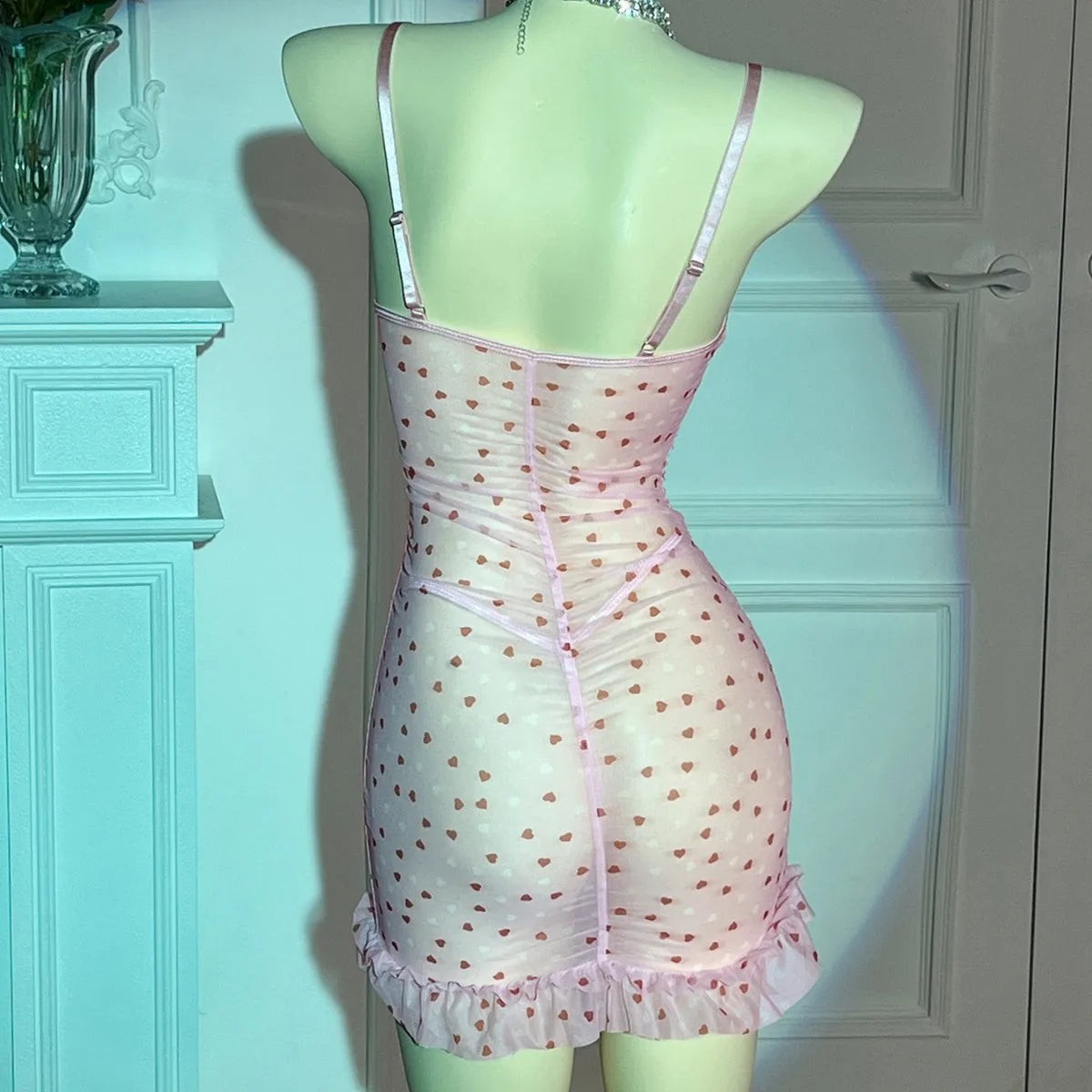 Kalp Desenli Pembe Babydoll Gecelik | Transparan, Fırfır Detaylı, Vücuda Oturan Şık Mini Gecelik