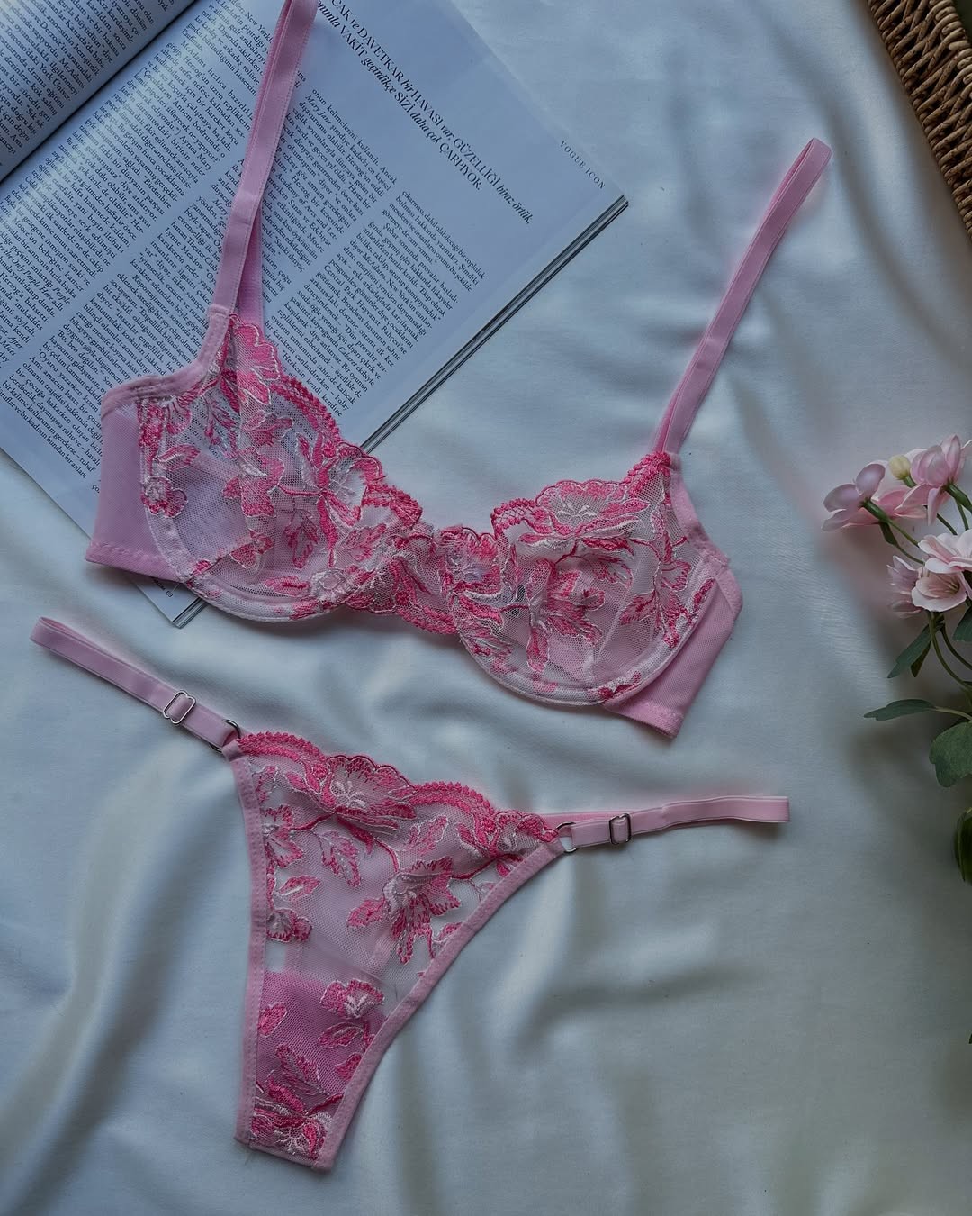 Pembe Düş Nakışlı Lingerie Seti