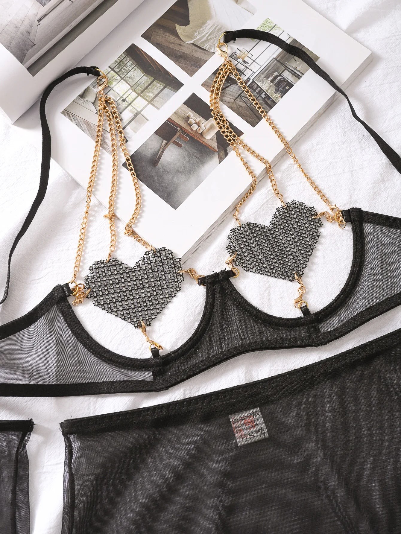 Taş Detaylı Transparan Lingerie Set | Kalpli Göğüs Zincirli Sütyen, Transparan Korse Etek ve Jartiyer Takımı