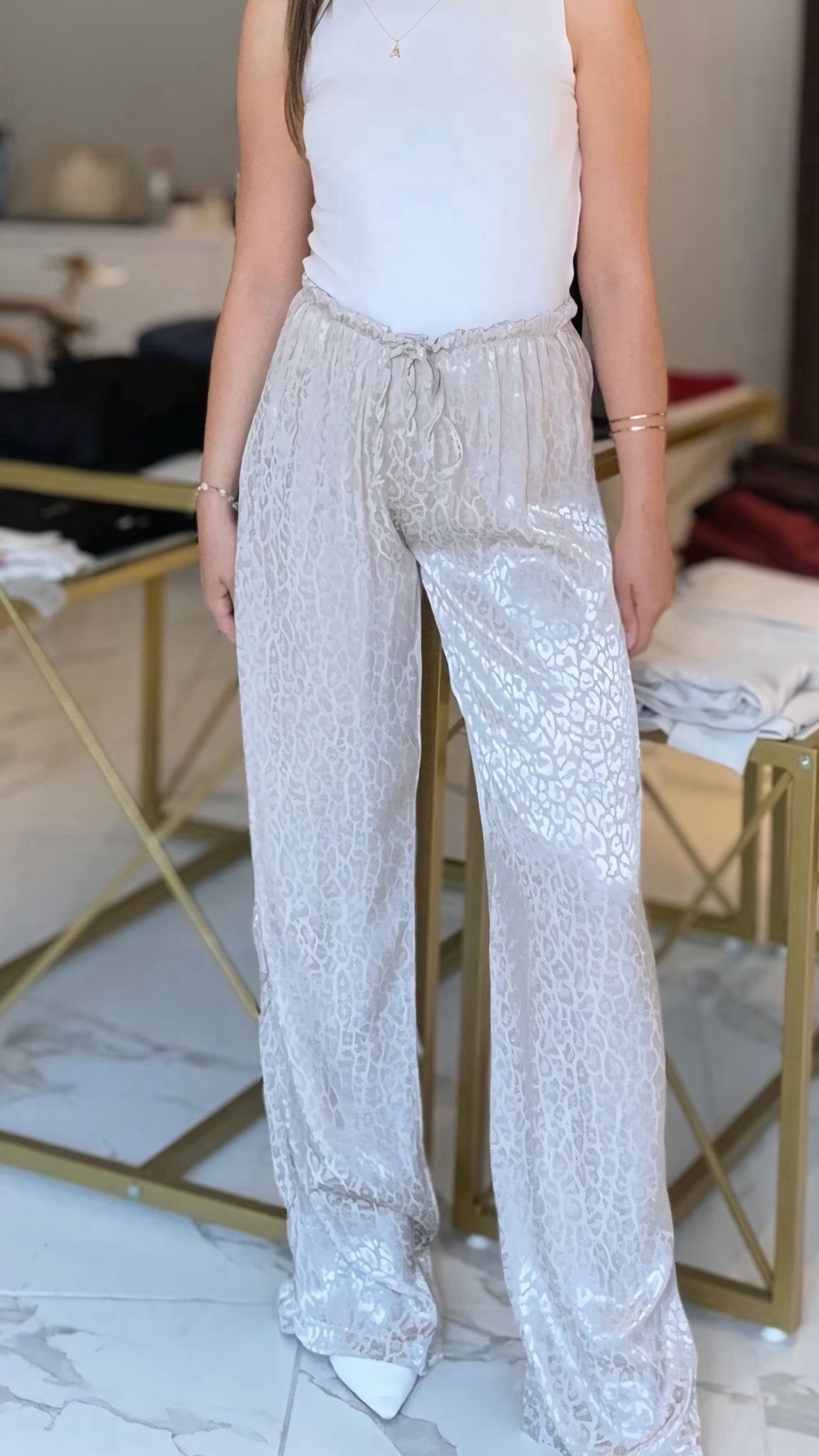 Leopar desenli bej  saten pantolon   