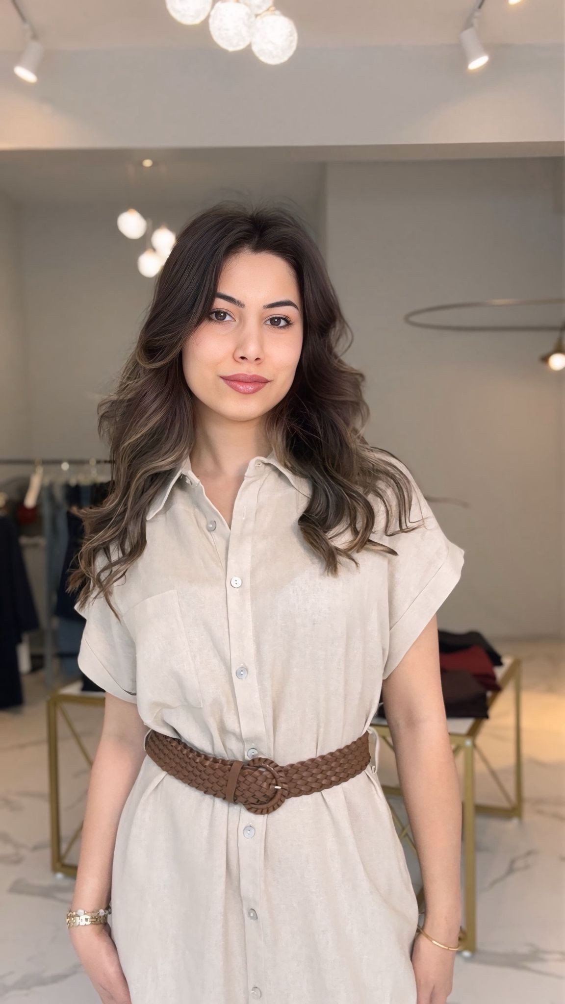 Keten kemerli bej elbise 