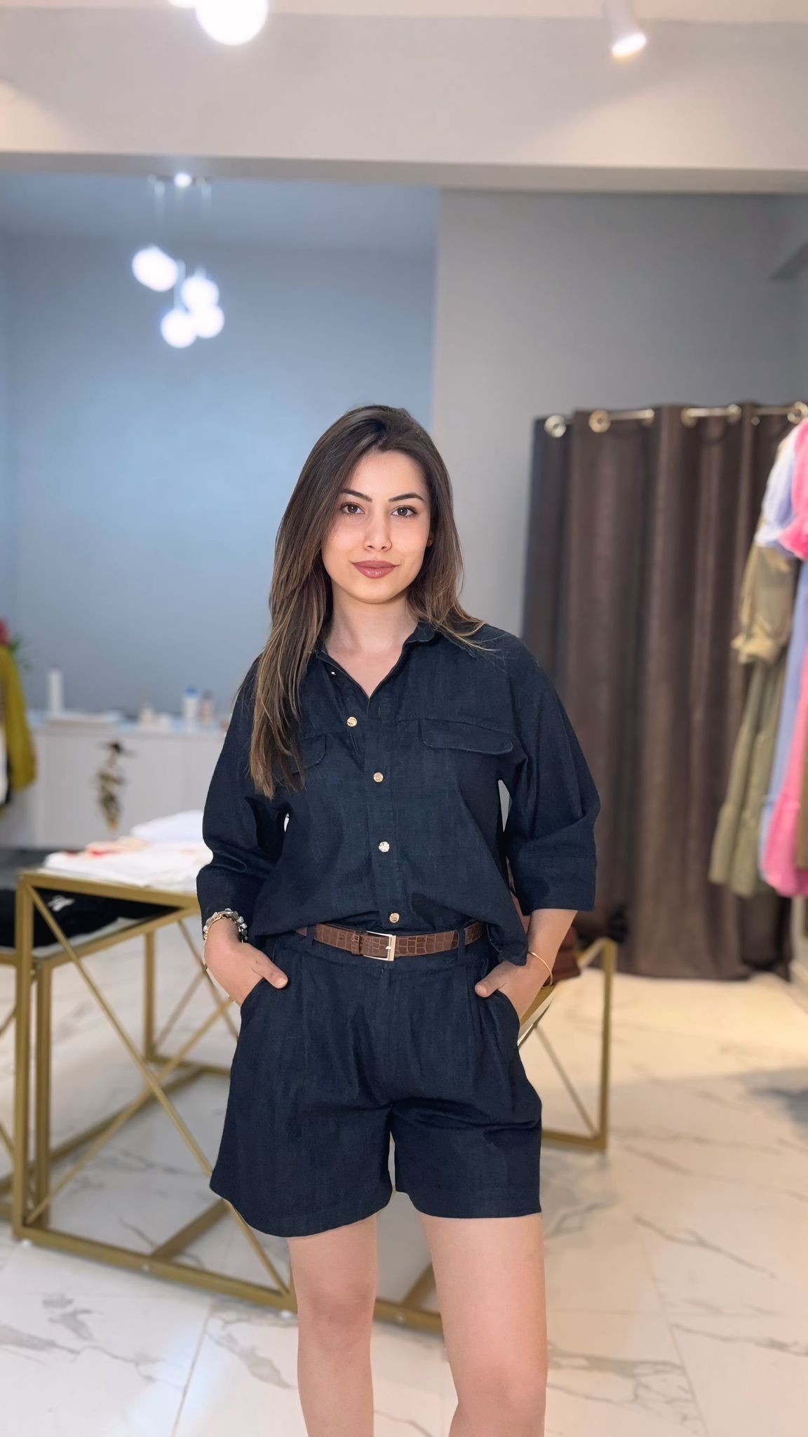 Denim şortlu kemerli takım 