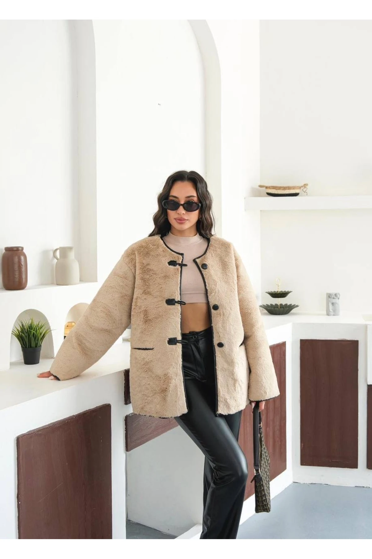 Kadın aplikeli Deri Detaylı Peluş Mont