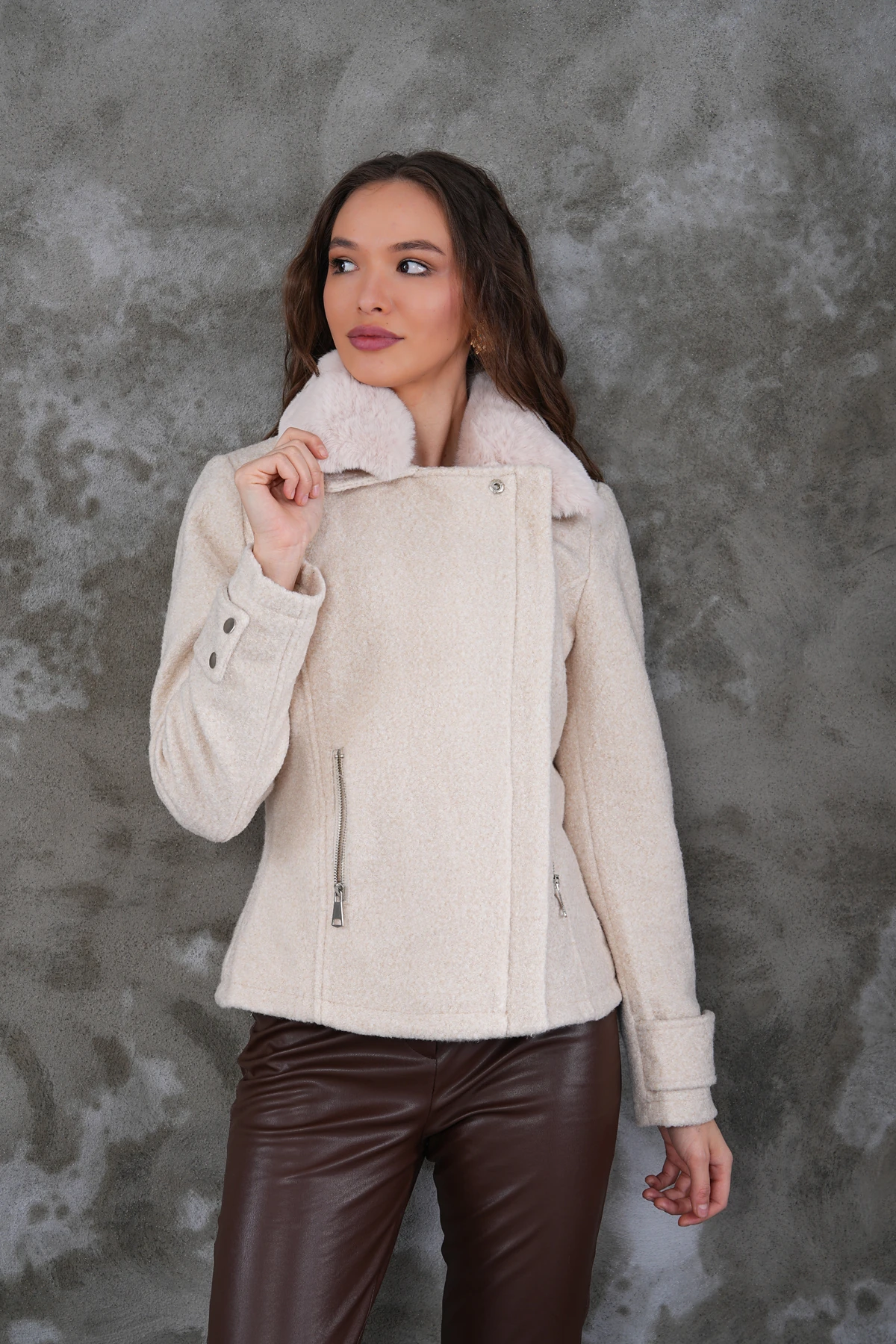 Kadın Kaşe Ceket Peluş Yaka Çıkarılabilir Fermuarlı Cep