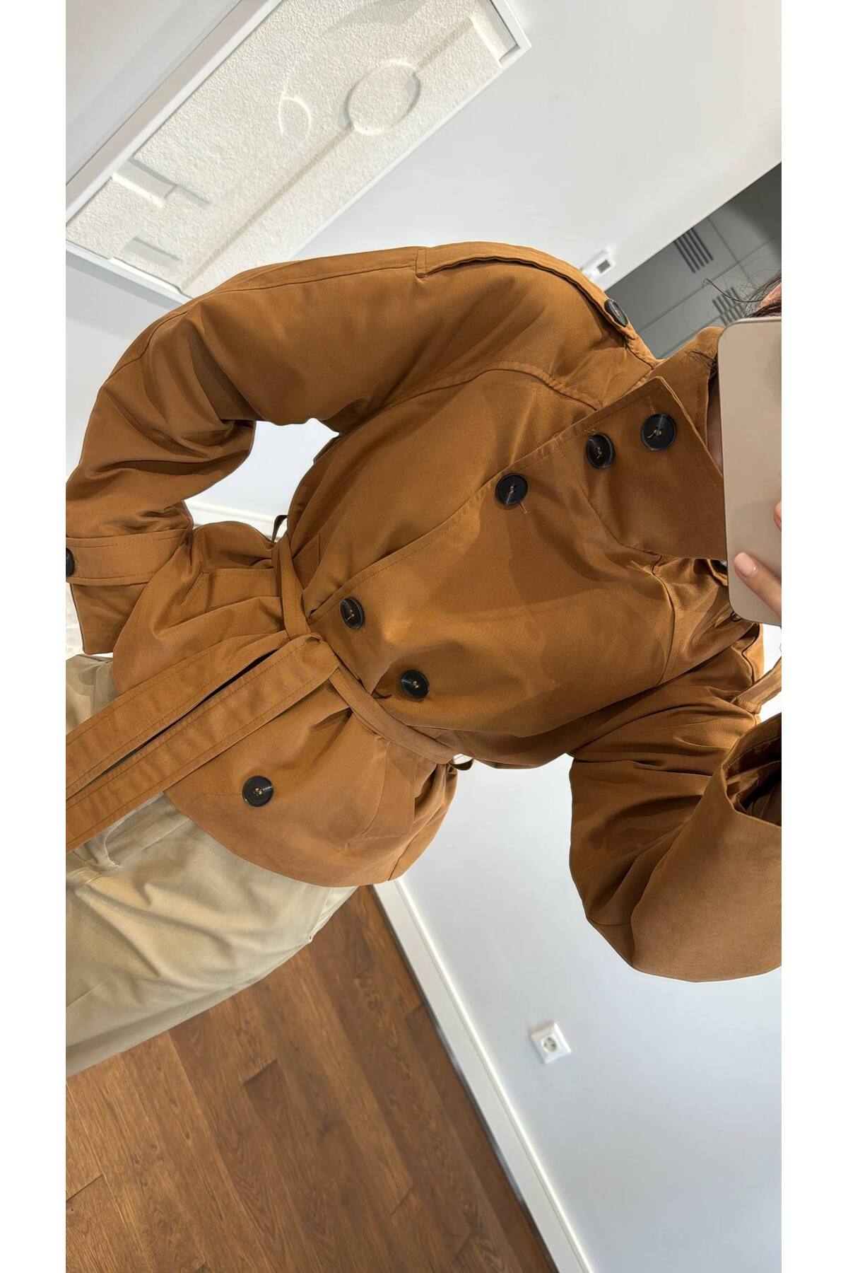 Kadın Dik Yaka KuŞaklı Düğme Detaylı Trençkot