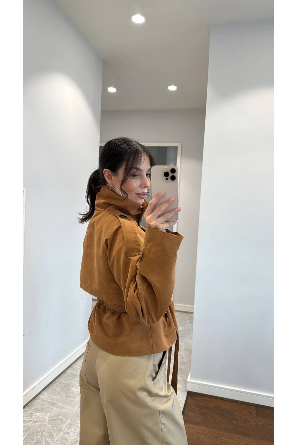 Kadın Dik Yaka KuŞaklı Düğme Detaylı Trençkot