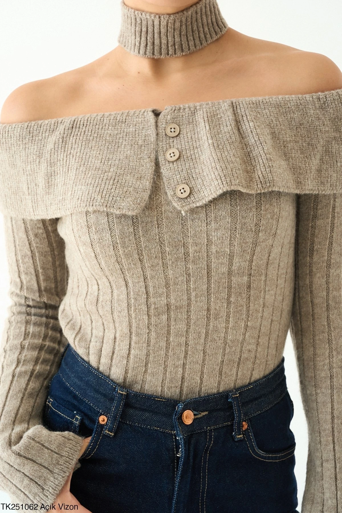 Kadın Omuz Dekolteli Boyun aksesuarlı Triko Kazak