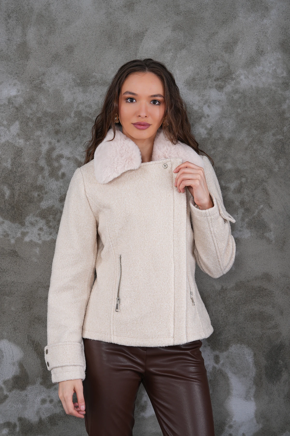 Kadın Kaşe Ceket Peluş Yaka Çıkarılabilir Fermuarlı Cep