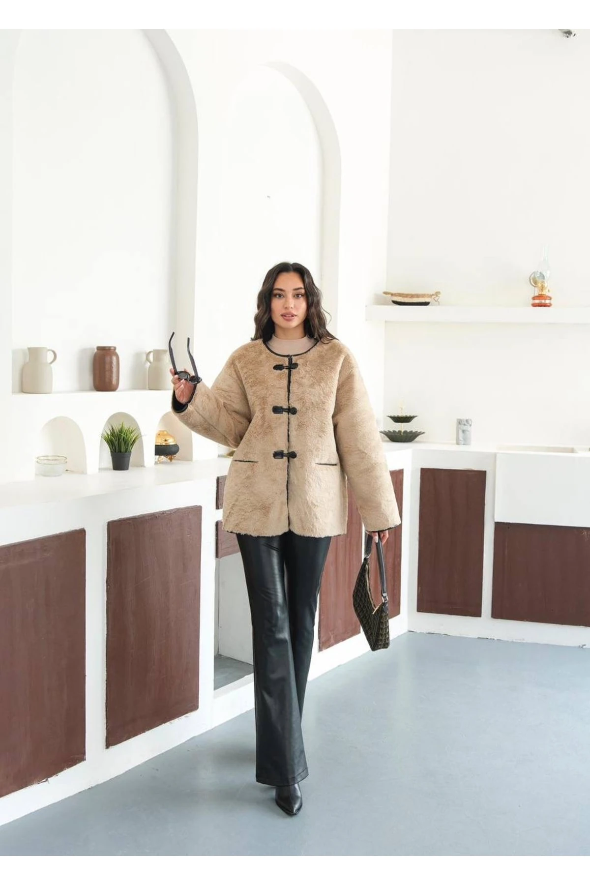 Kadın aplikeli Deri Detaylı Peluş Mont