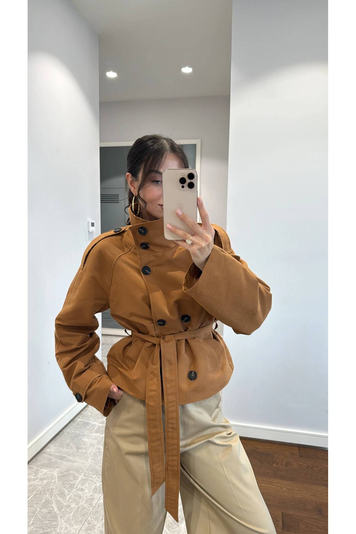 Kadın Dik Yaka KuŞaklı Düğme Detaylı Trençkot