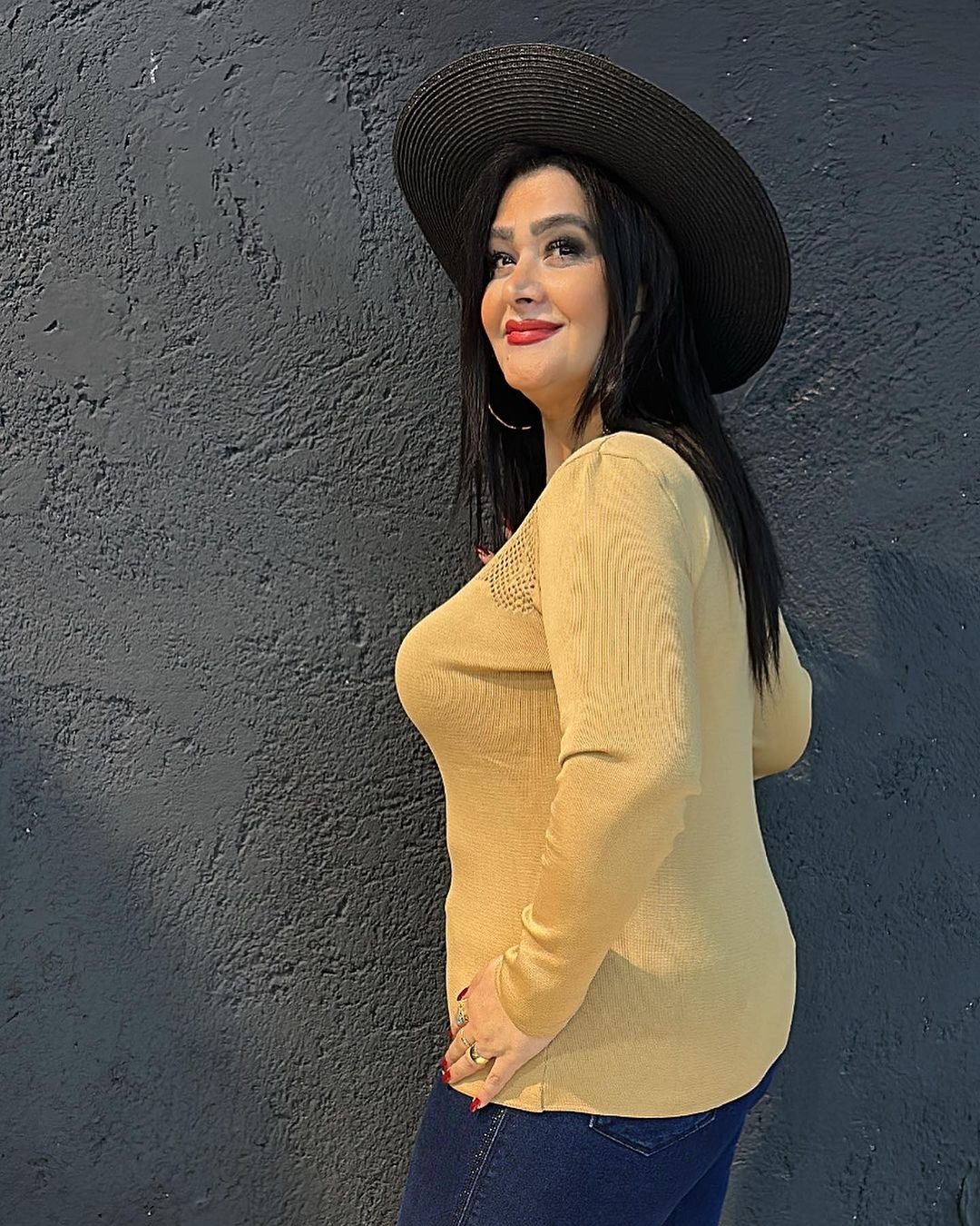 Yaka Detaylı Siyah Triko Bluz 
