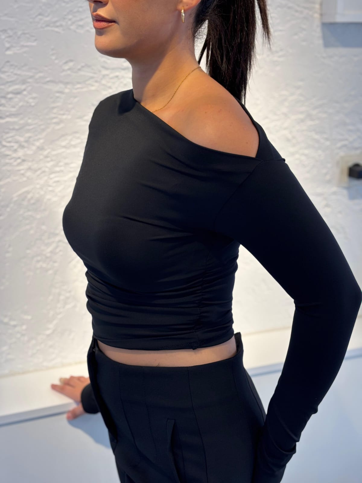 OMUZ DETAYLI SİYAH BODY