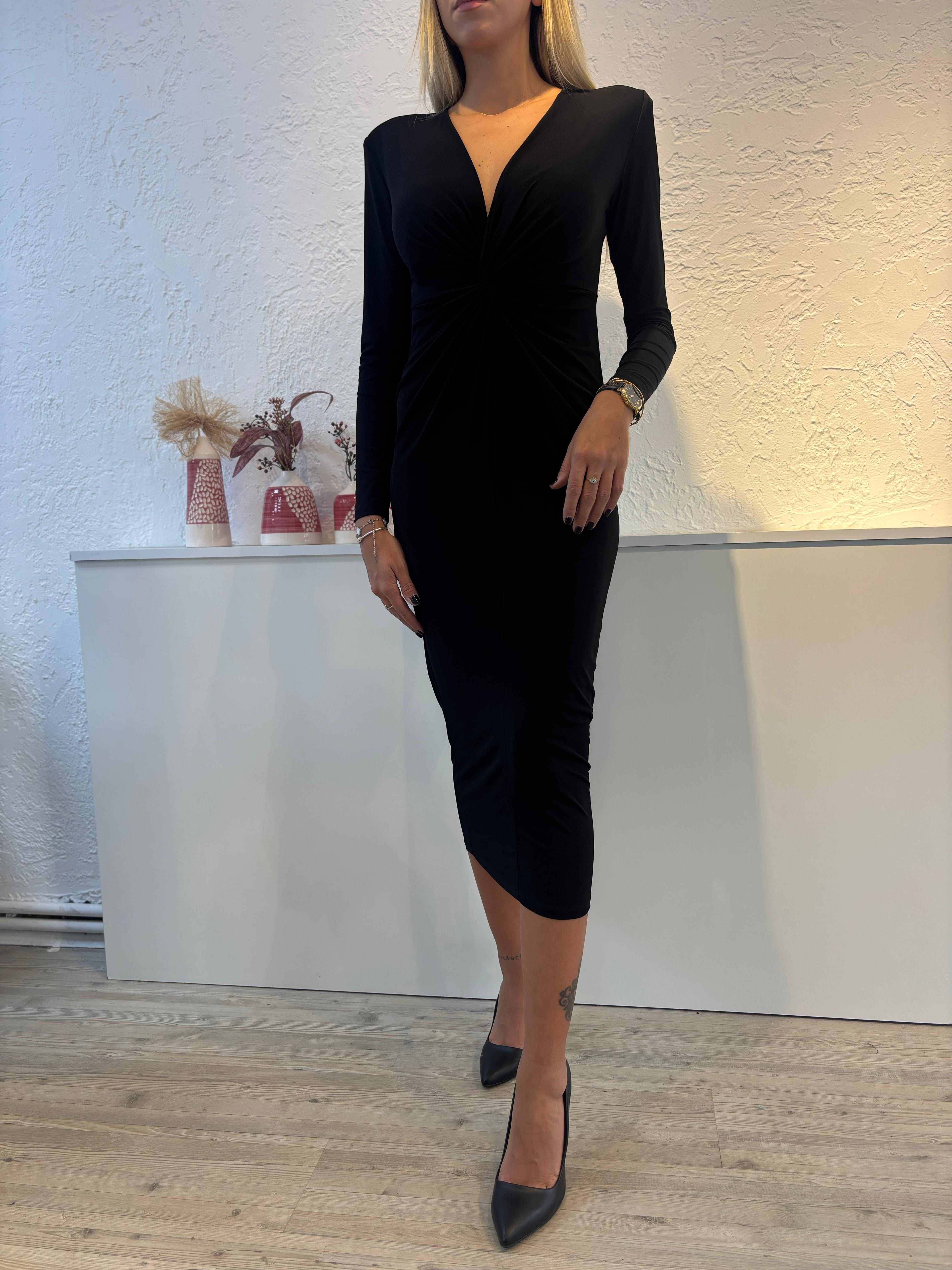 DRAPE DETAYLI V YAKA  SİYAH ELBİSE