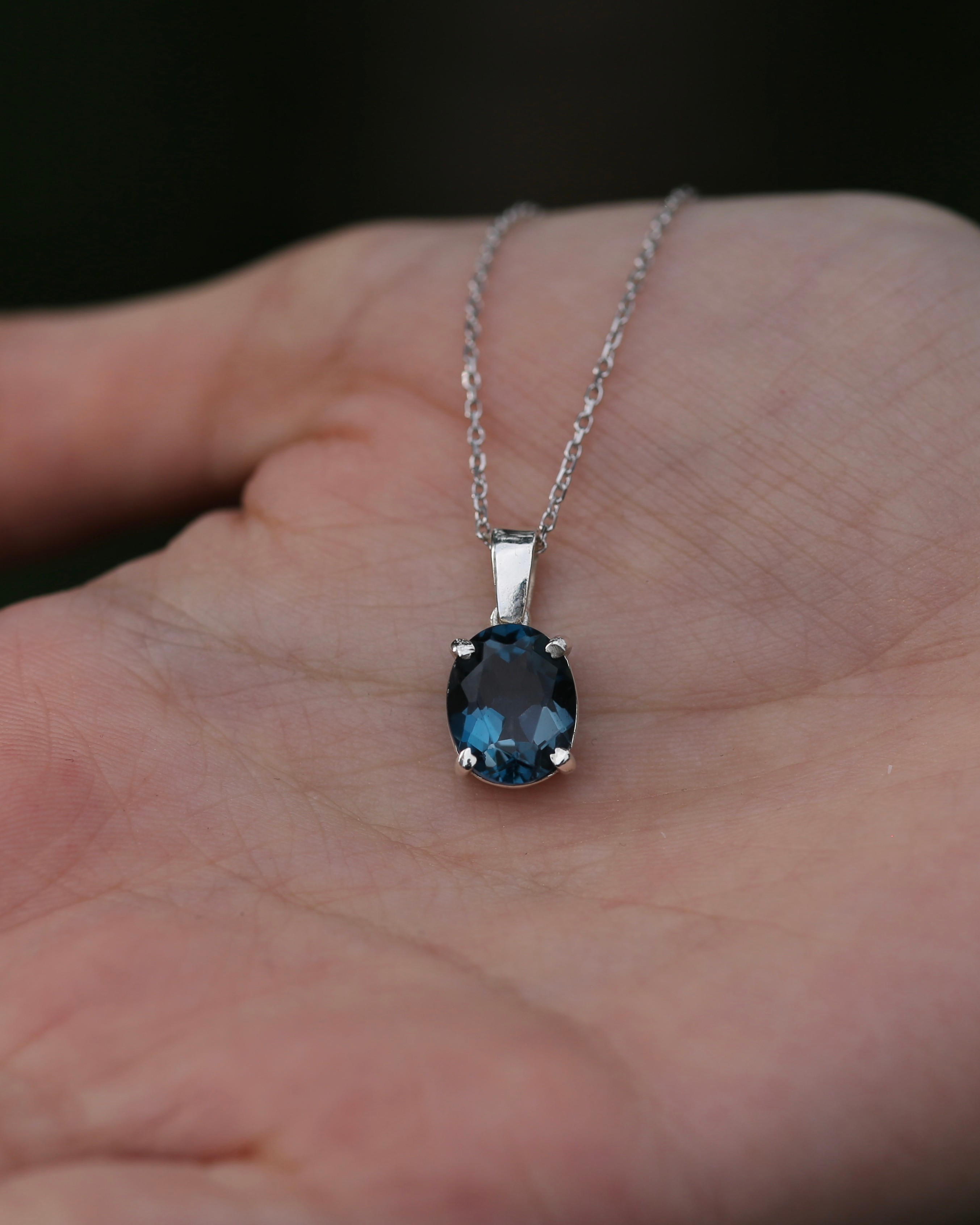 Oval London Blue Topaz Gümüş Kolye