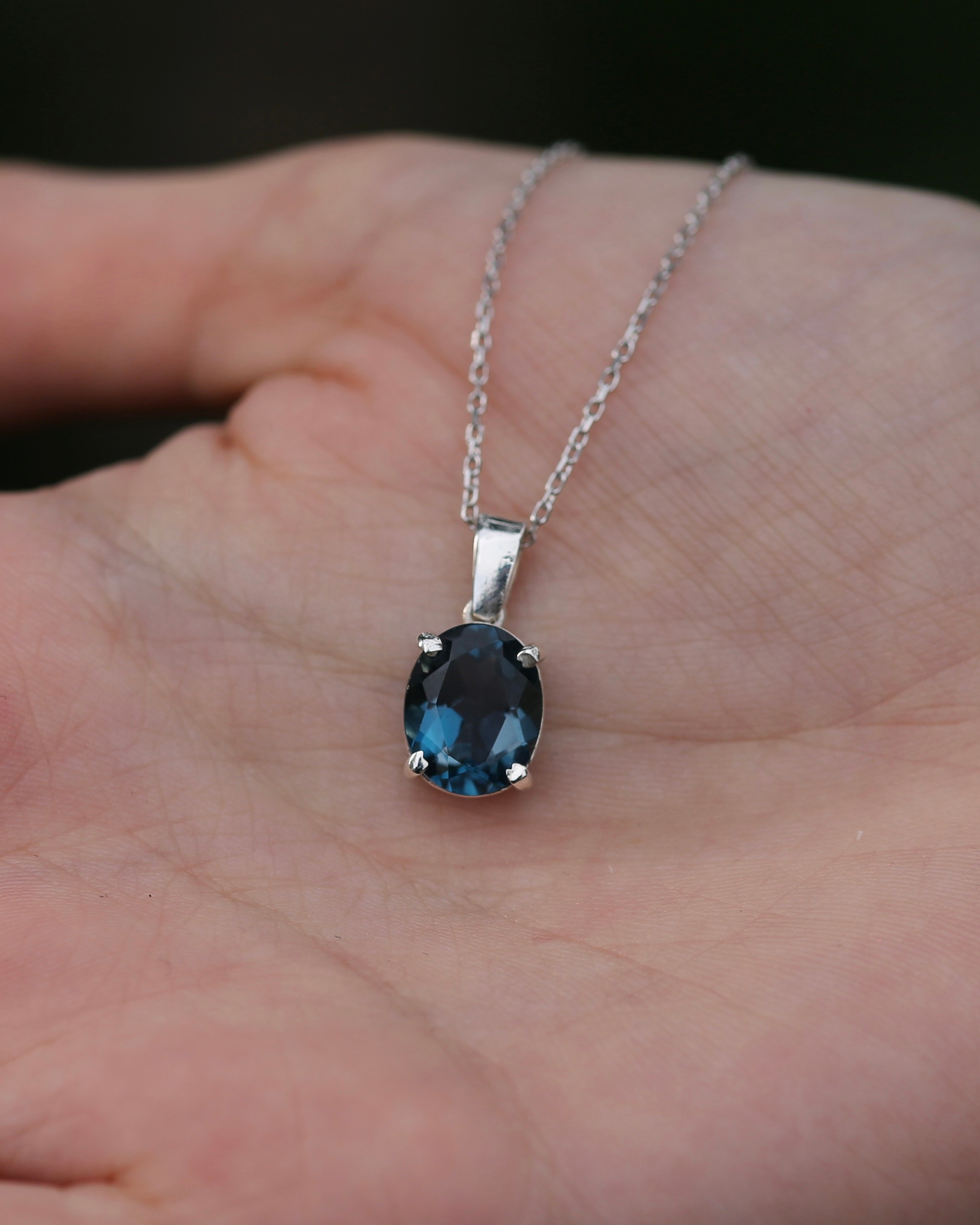 Oval London Blue Topaz Gümüş Kolye