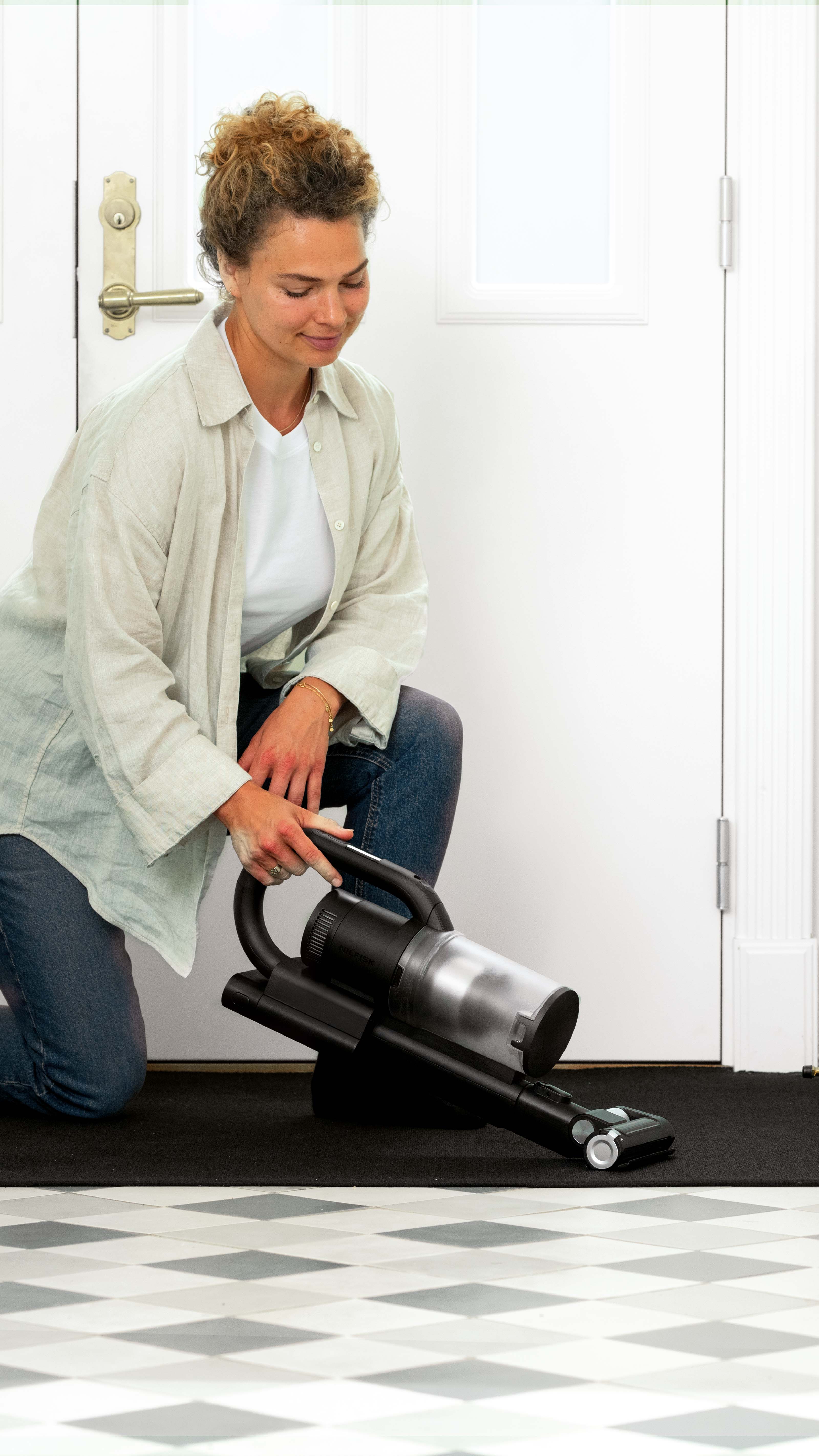 NILFISK S1 PET CARE PLUS - HEPA 14 FİLTRELİ DİKEY ŞARJLI SÜPÜRGE