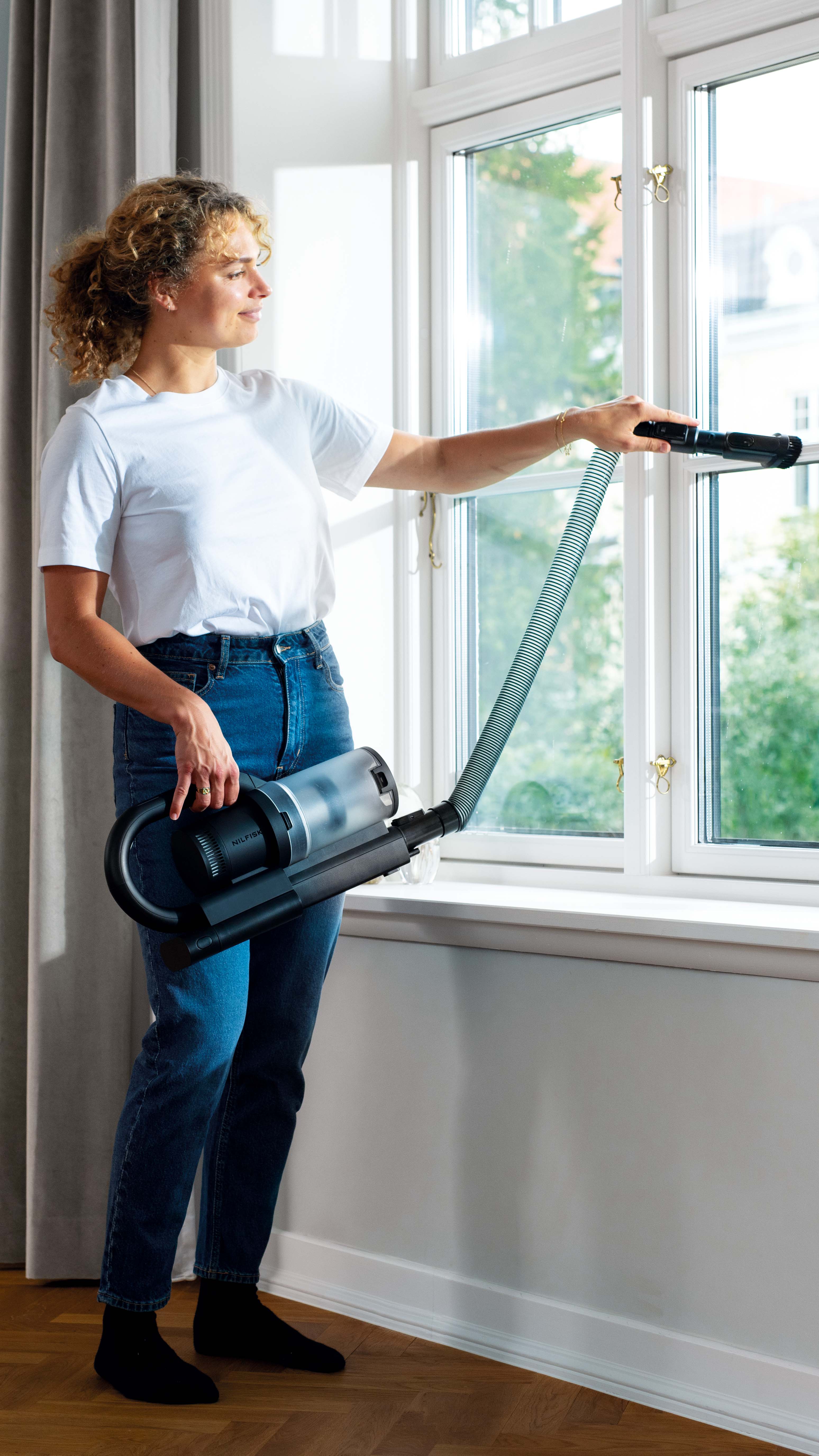 NILFISK S1 PET CARE PLUS - HEPA 14 FİLTRELİ DİKEY ŞARJLI SÜPÜRGE