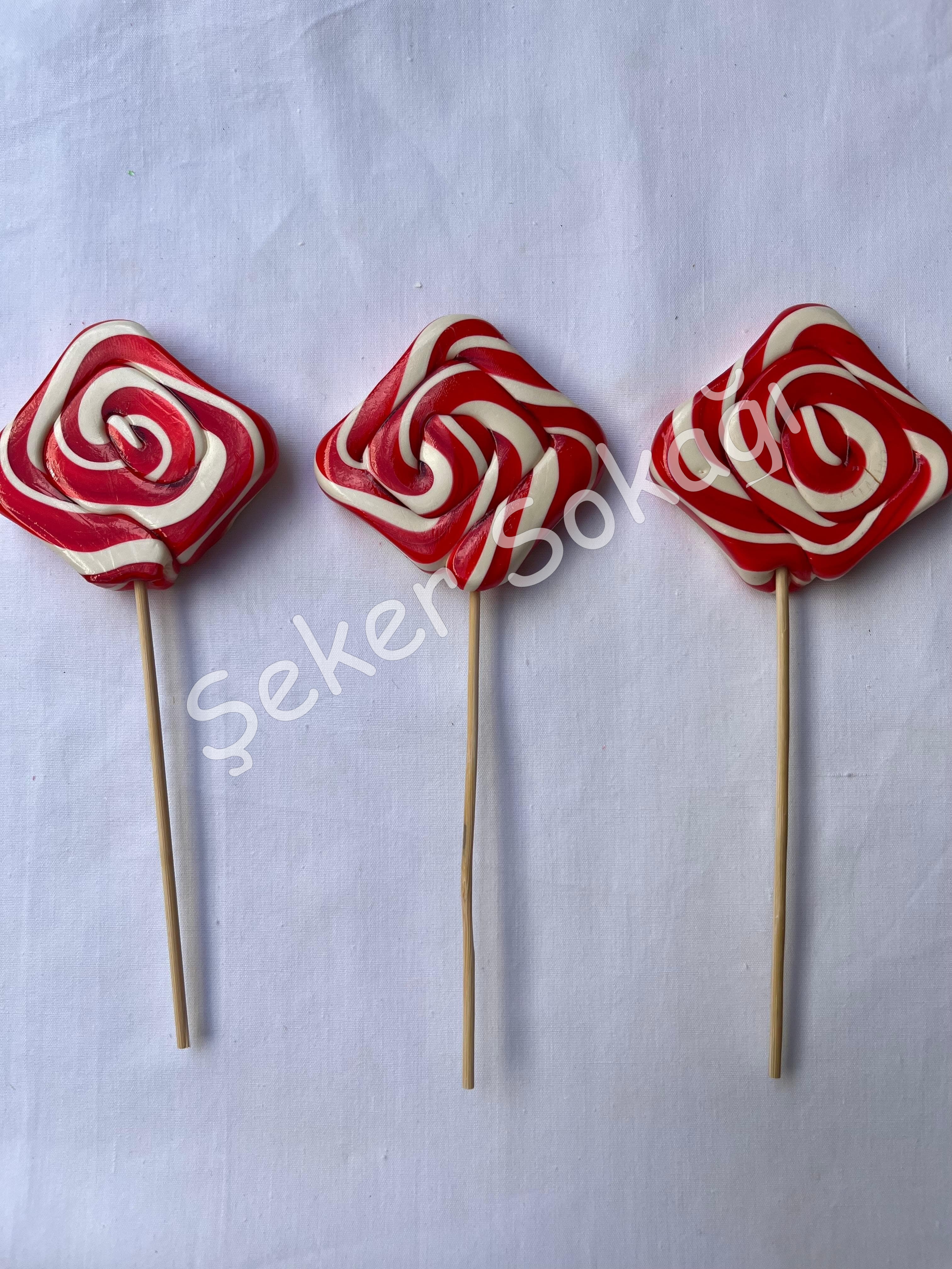 30gr Kırmızı Beyaz Karo Lolipop 12 Adet