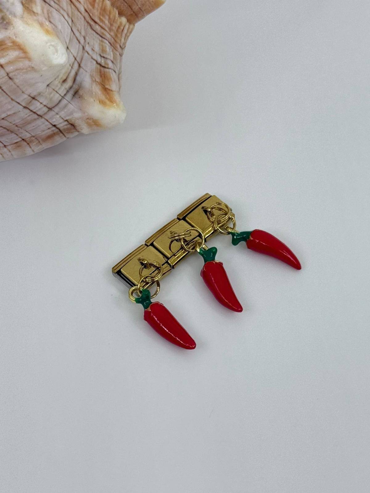 Nomi  Charm