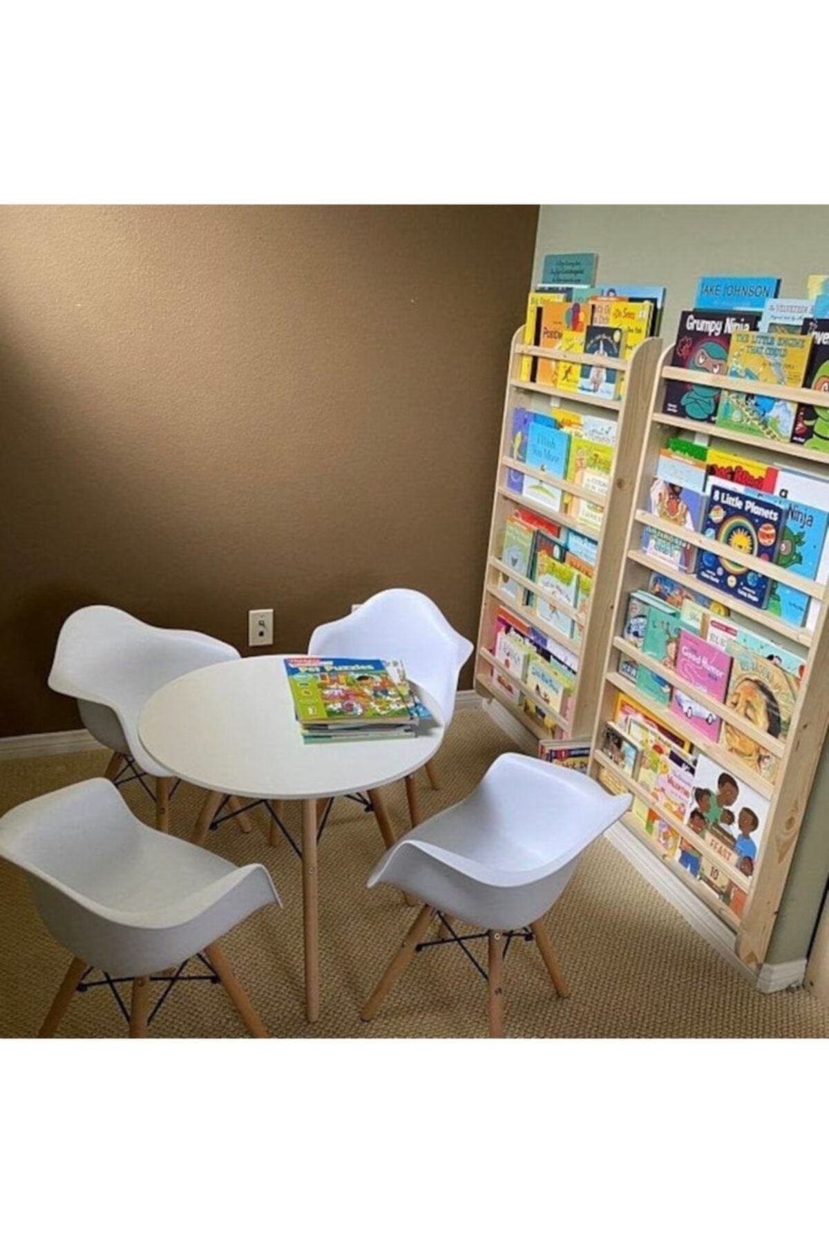 Montessori Geniş Model Kare Çıtalı Kitaplık