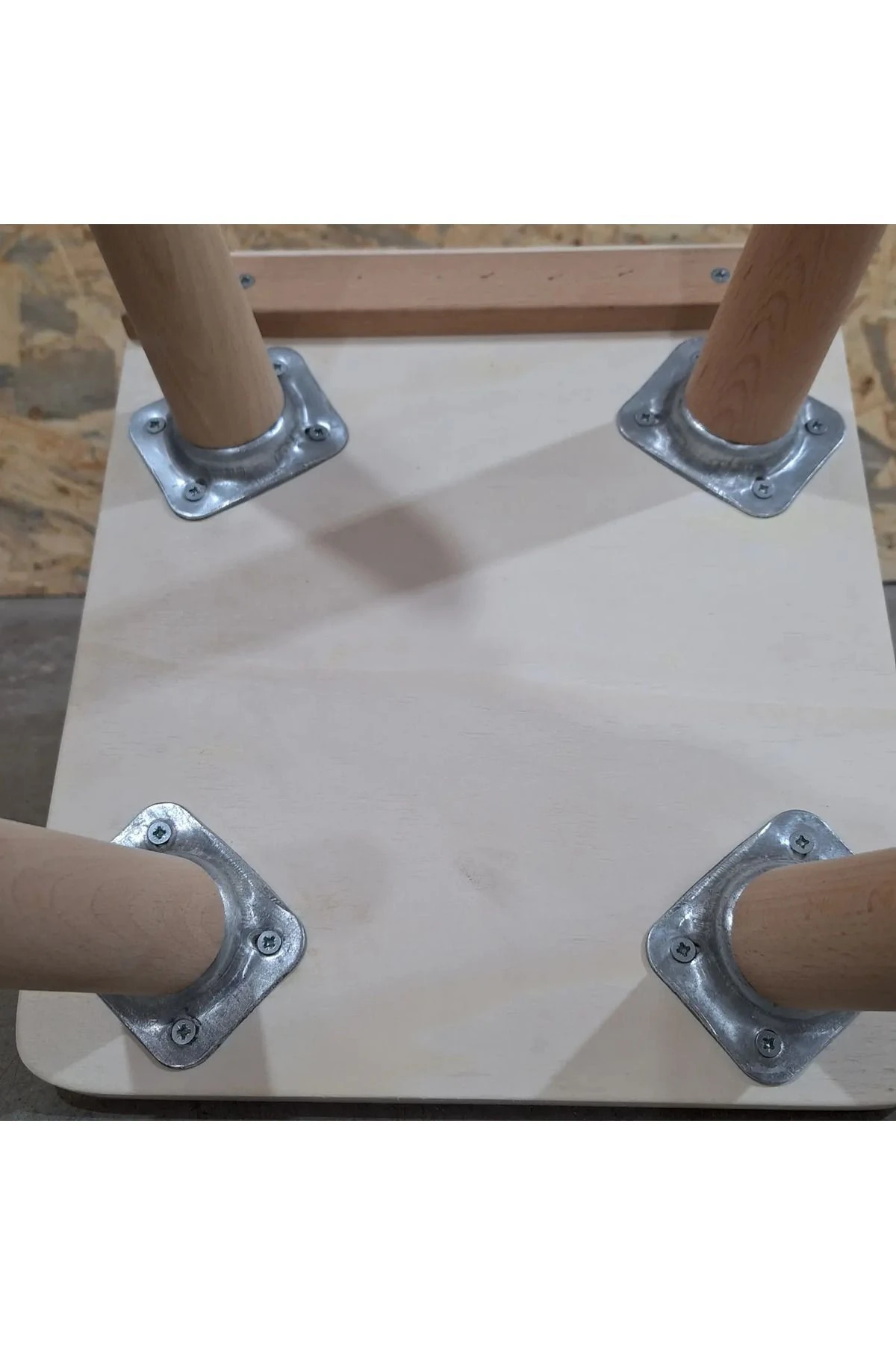 Ahşap masa (Ayaklar Kayın ağacından ,metal birleşim aparatları)