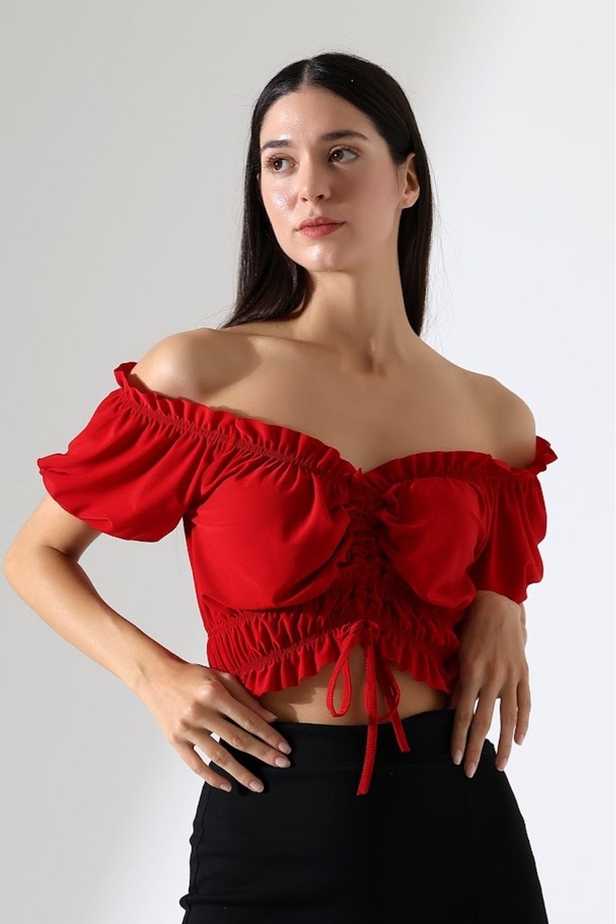 Kırmızı Omzu Açık Kısa Kollu Crop