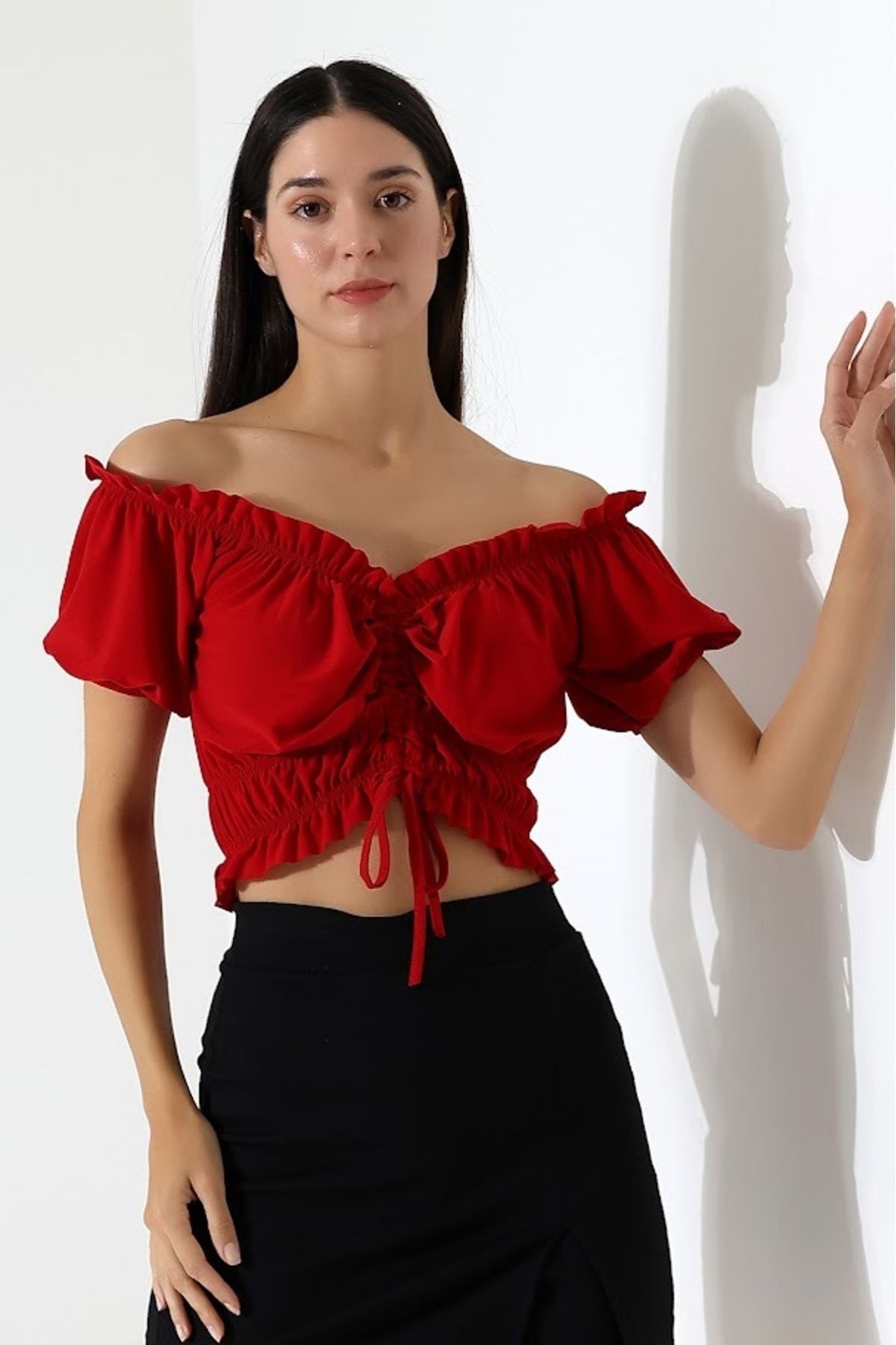 Kırmızı Omzu Açık Kısa Kollu Crop
