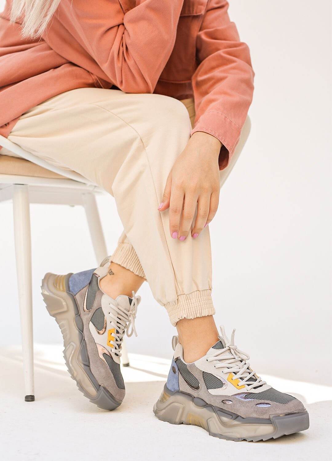 Renzo Silikon Tabanlı Esnek Yapılı Gri-Sarı Renk Kadın Sneaker S007
