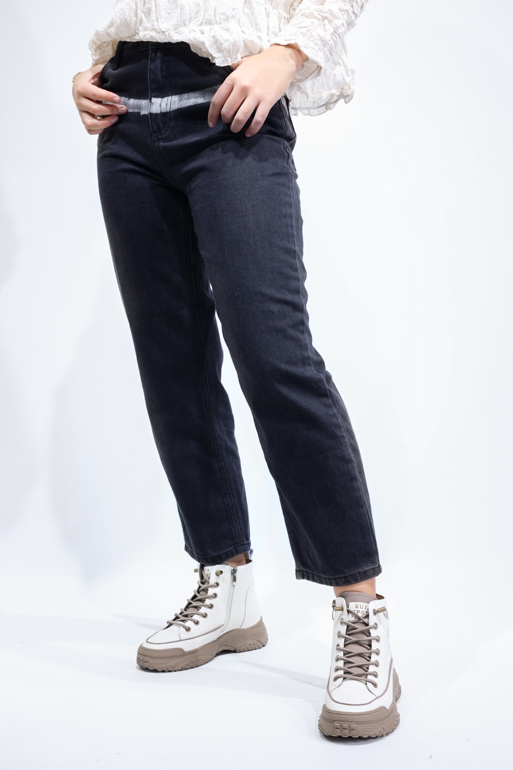 Orjinal Marka Havuç Kesim Kadın Jean