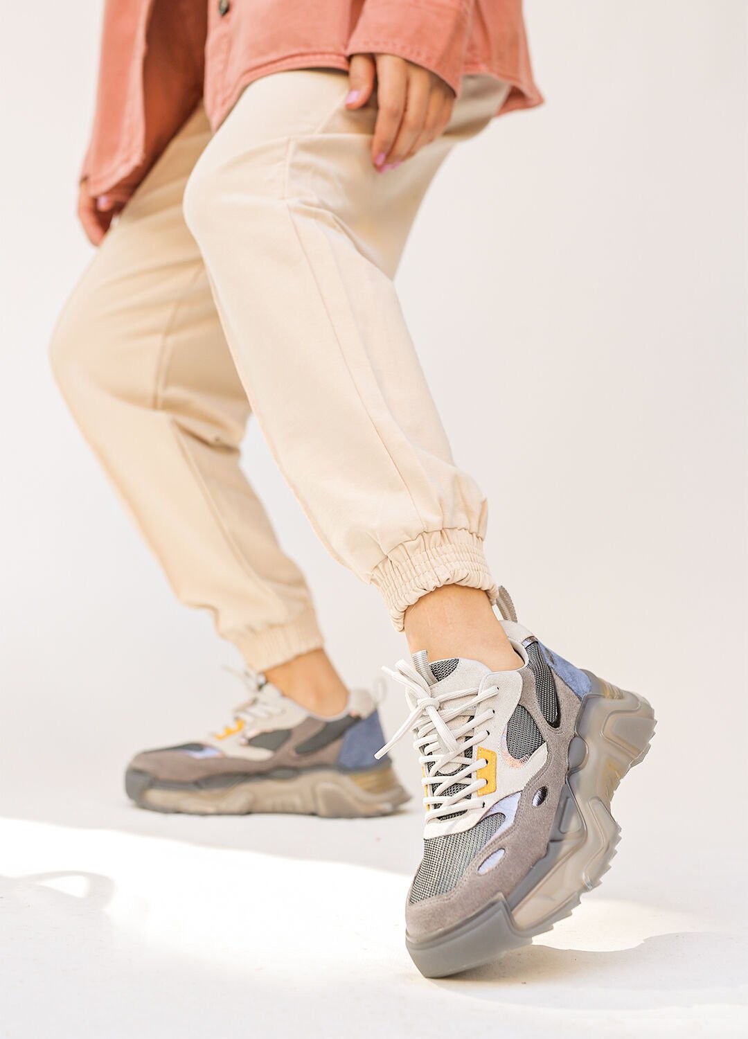 Renzo Silikon Tabanlı Esnek Yapılı Gri-Sarı Renk Kadın Sneaker S007