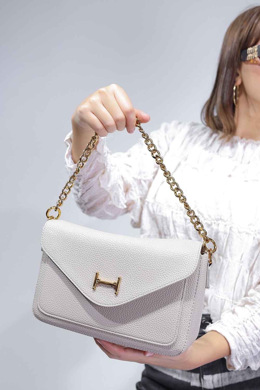 Üst Yüzeyi Dokulu Yapıda Zincir Askılı Kadın Kol Çantası