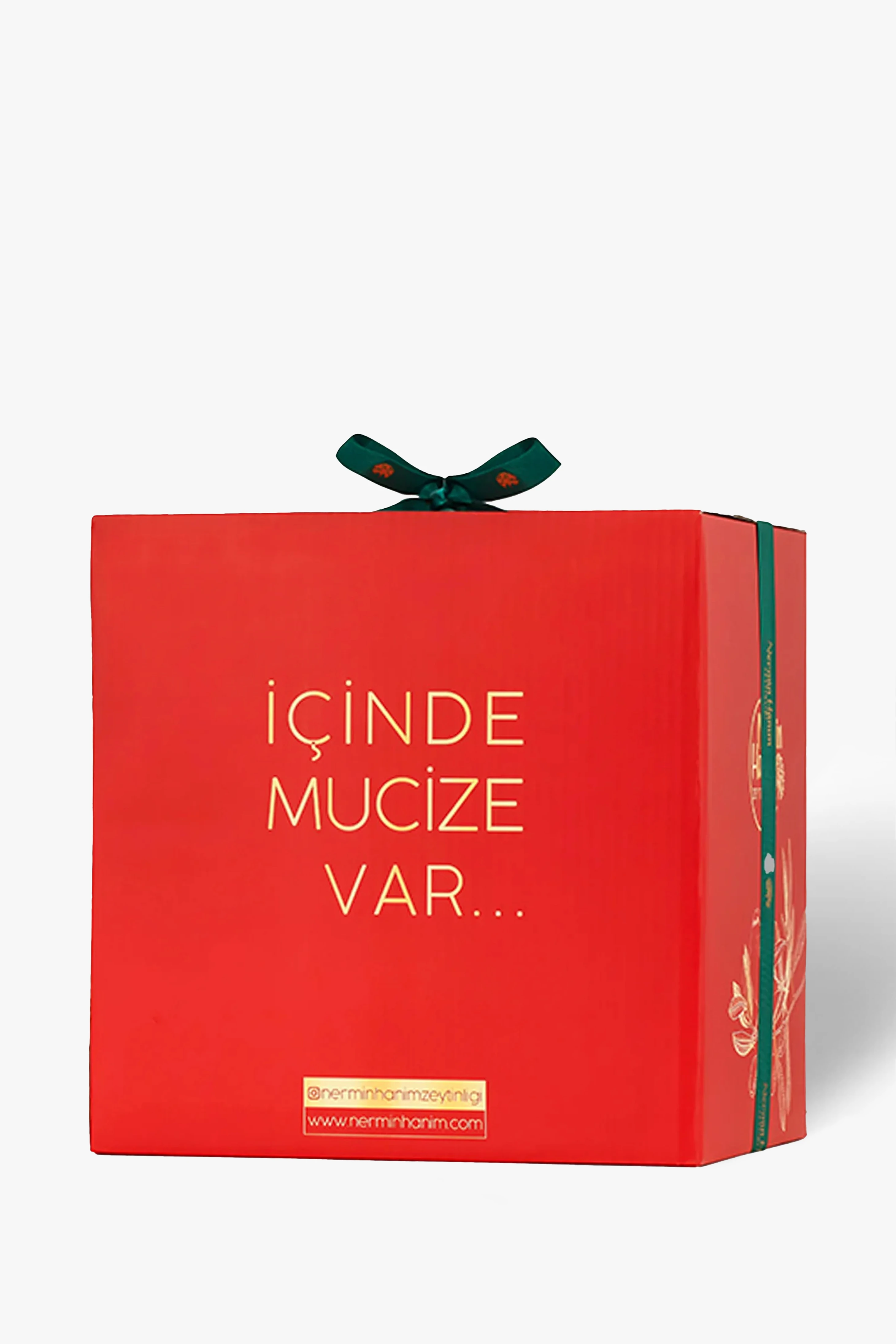 Kırmızı Hediye Kolisi