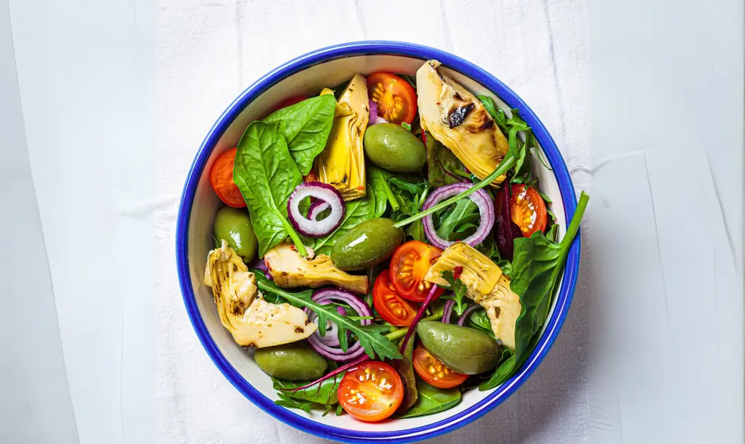 Zeytinli Enginar Salatası