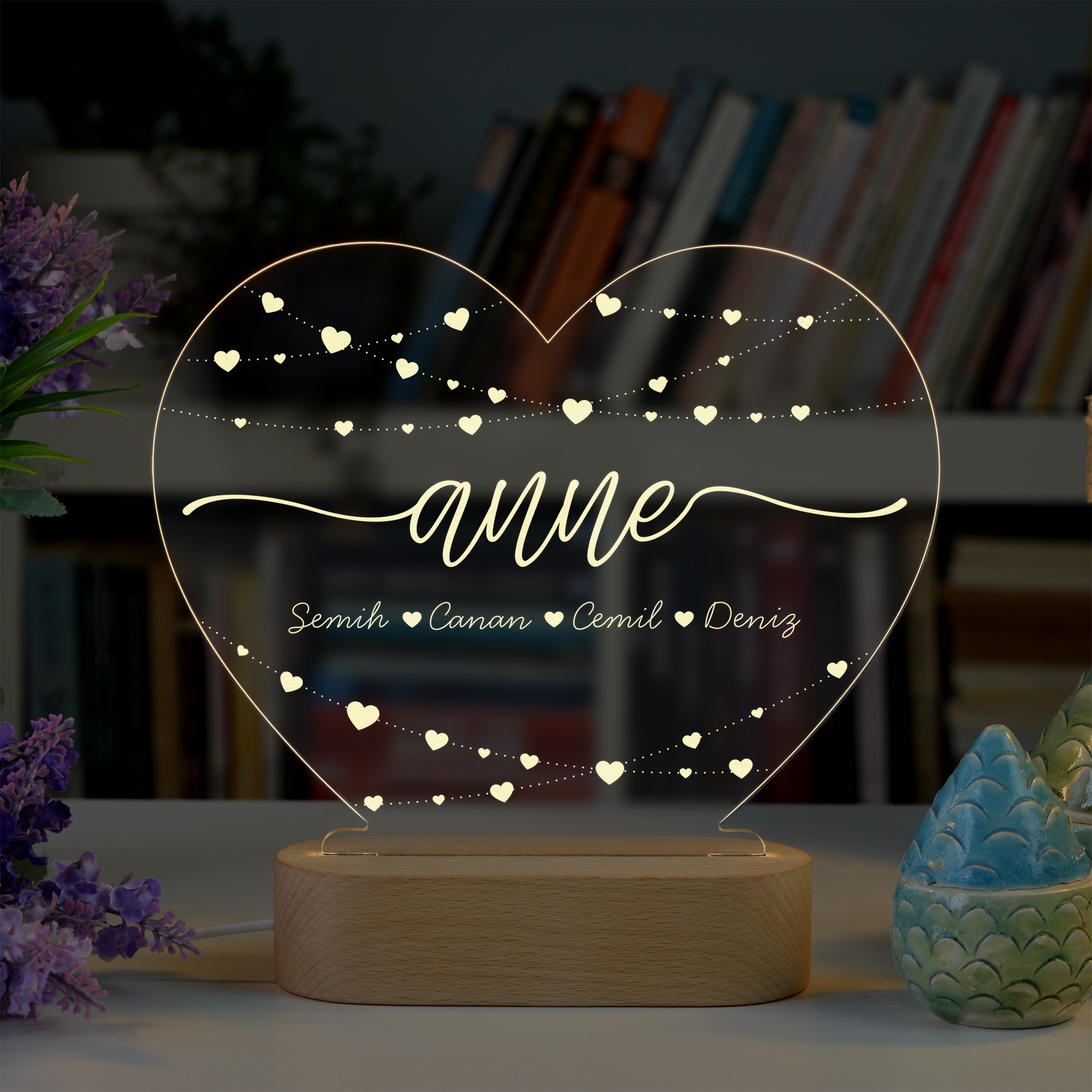 Anneler için Minik Kalp Motifli Kişiye Özel Ledli Gece Lambası