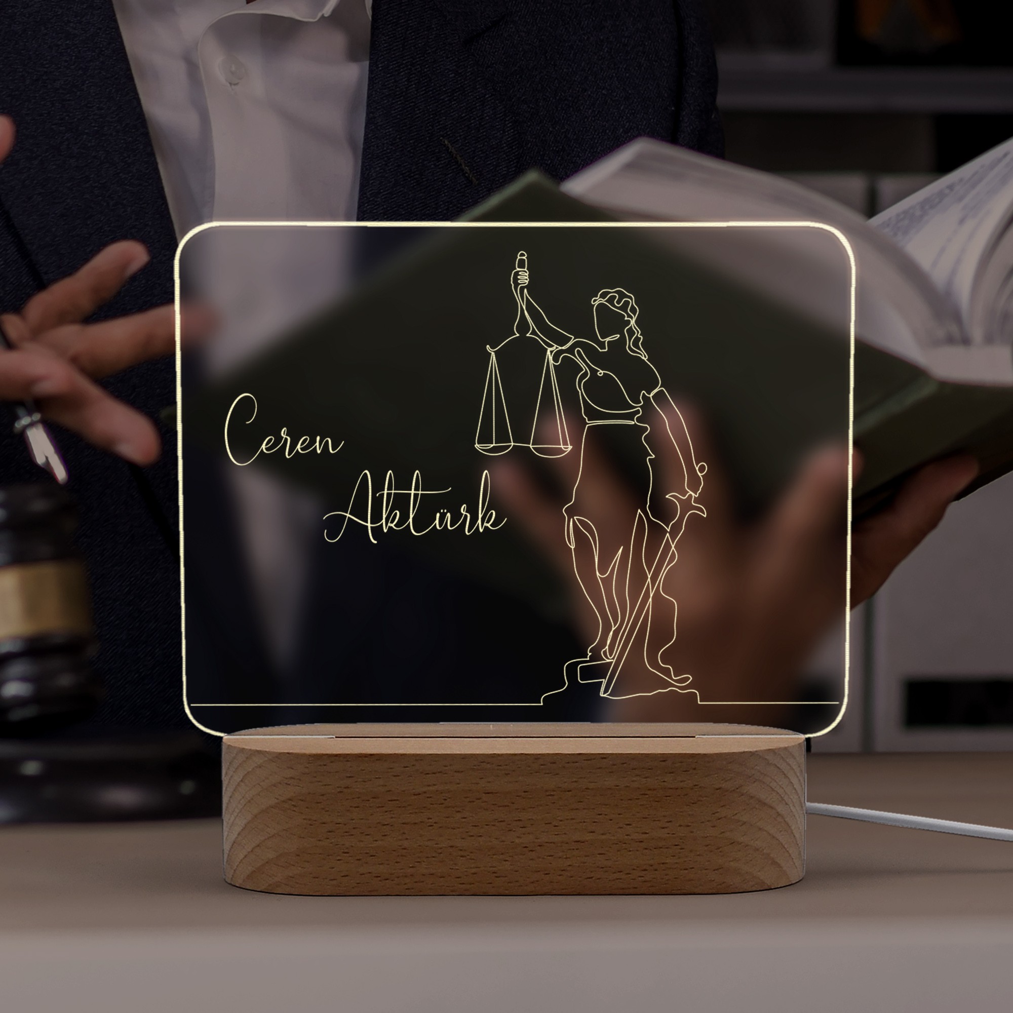 Avukatlar için Adalet Sembollü Dörtgen Model Kişiye Özel Led Gece Lambası