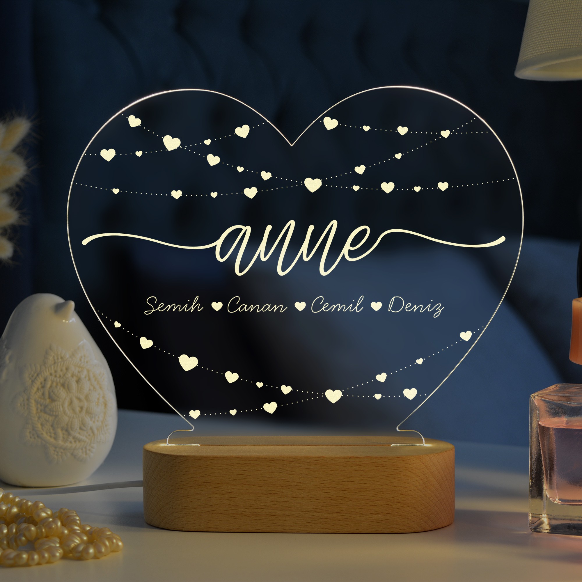 Anneler için Minik Kalp Motifli Kişiye Özel Ledli Gece Lambası