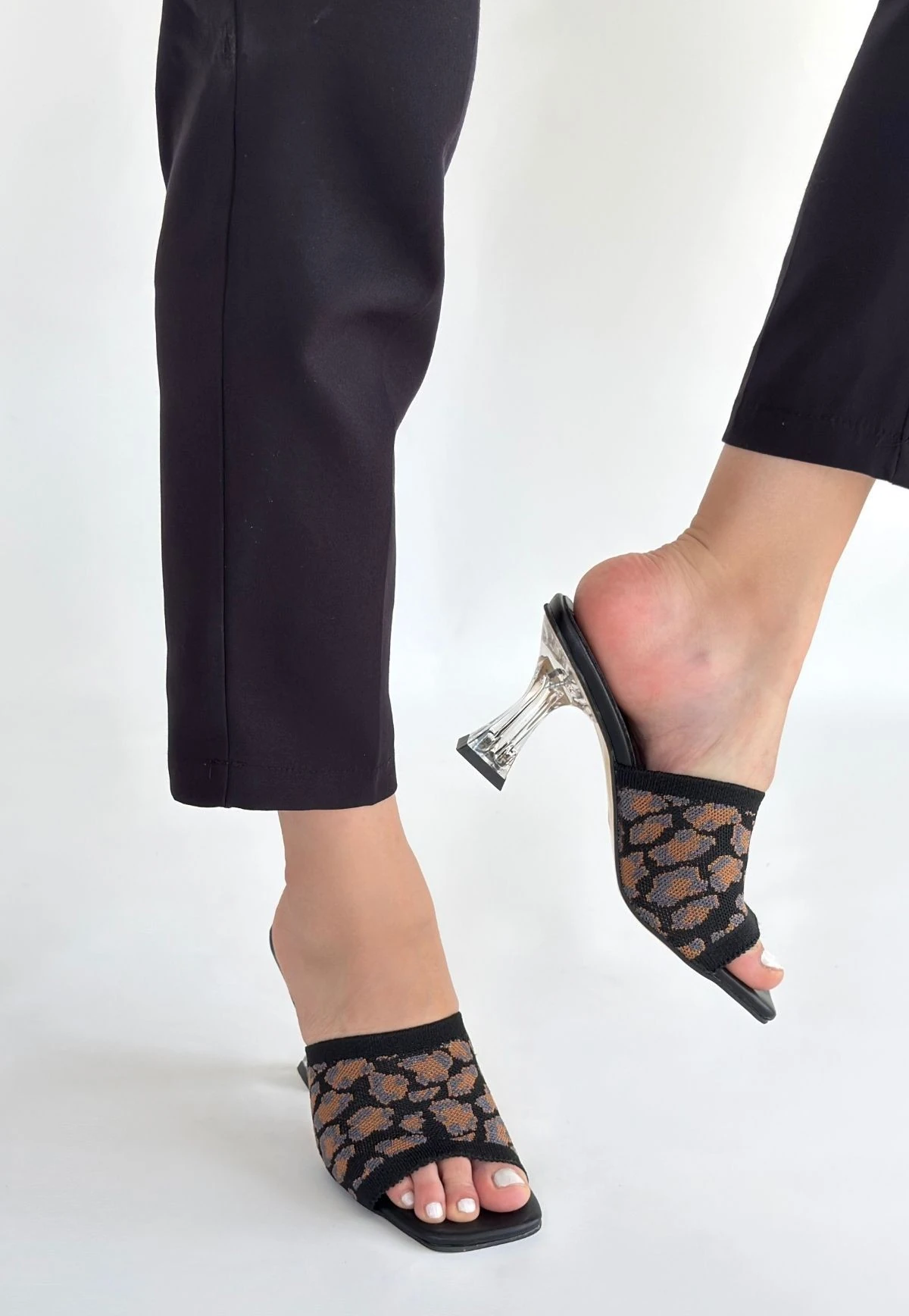 Erja Siyah Desenli Triko Topuklu Terlik