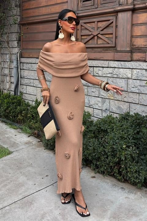 Eteği Gül Detay Madonna Yaka Elbise 2863