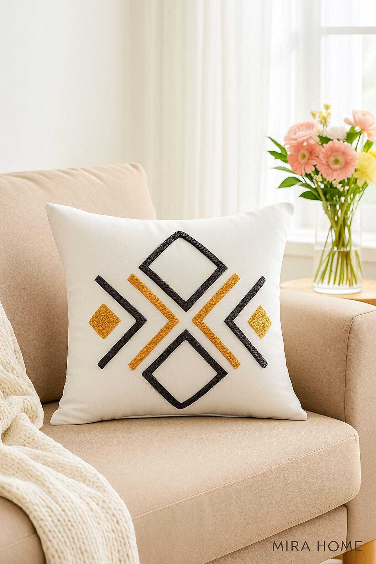 Mira Home Dekoratif Punch Kare Nakışlı Kırlent Kılıfı