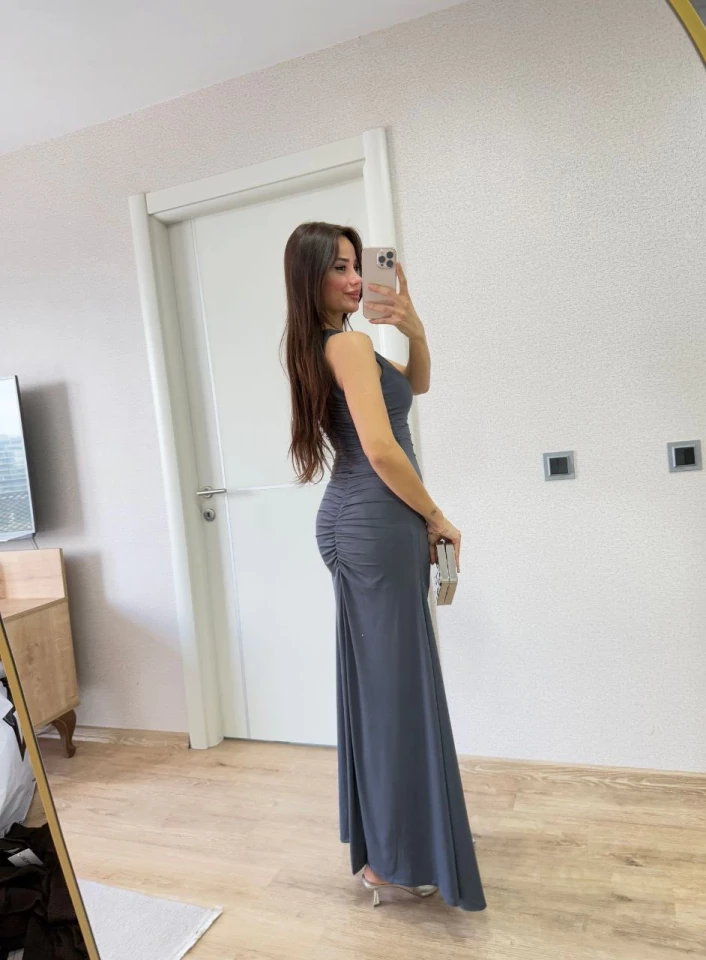 Kolsuz Büzgülü Uzun Elbise - Füme