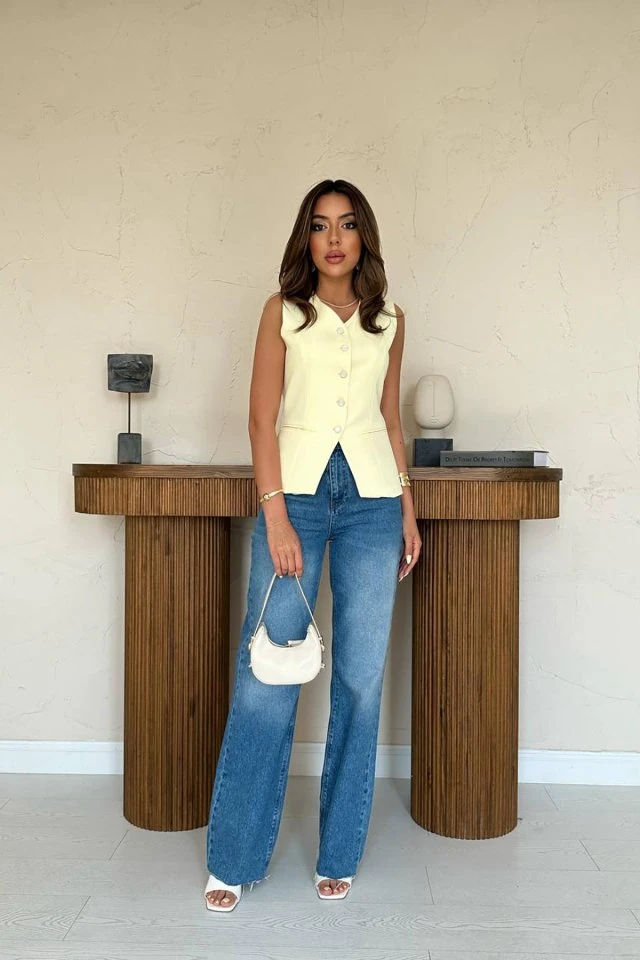 Sarı Belden Oturtma Detaylı Düğmeli Yelek