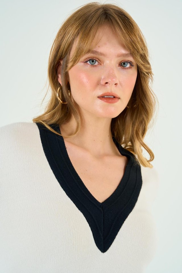 V Yaka Triko Kazak - Krem-Siyah